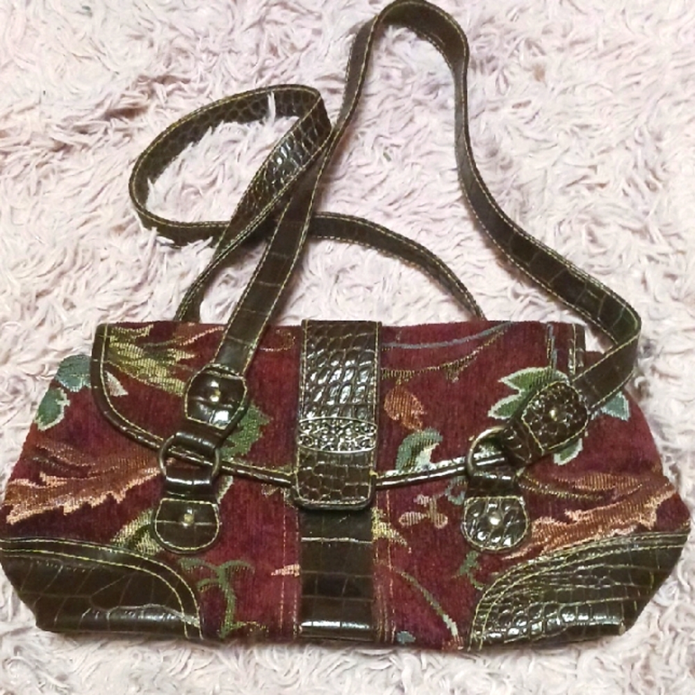 Elegant Floral Tapestry Bag